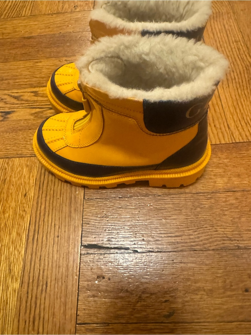 Gucci Kids Yellow Winter Boots with Faux Fur Lining